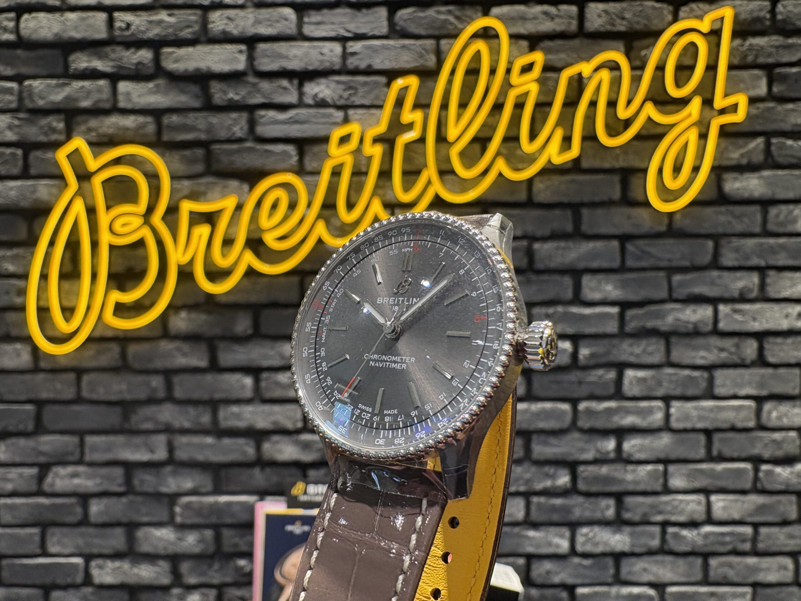 【BREITLING】柔らかなブラックカラー【ブライトリング】A17327381B1P1