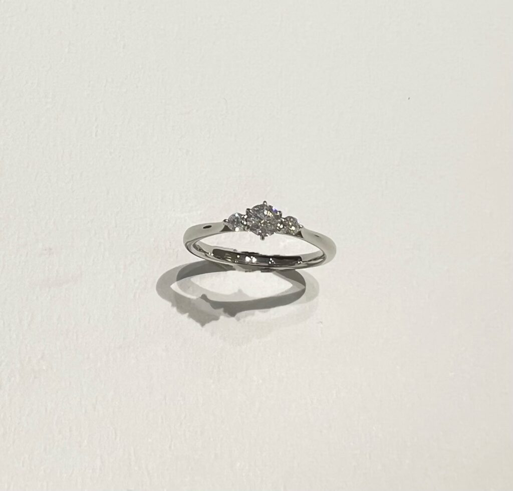 ラザールダイヤモンド
エンゲージリング
婚約指輪