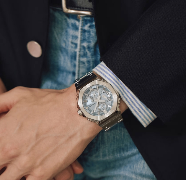 g_shockをつけている男性