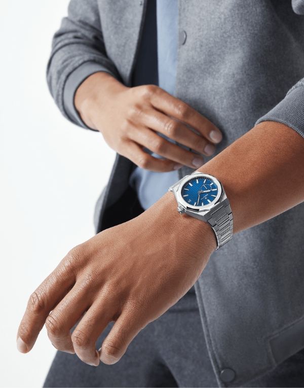 地図とIWCの青い時計