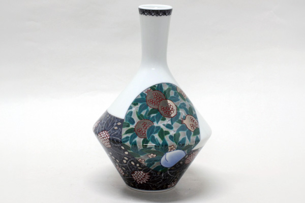 十四代　今泉今右衛門 色絵雪花墨色墨はじき果実草花文花瓶